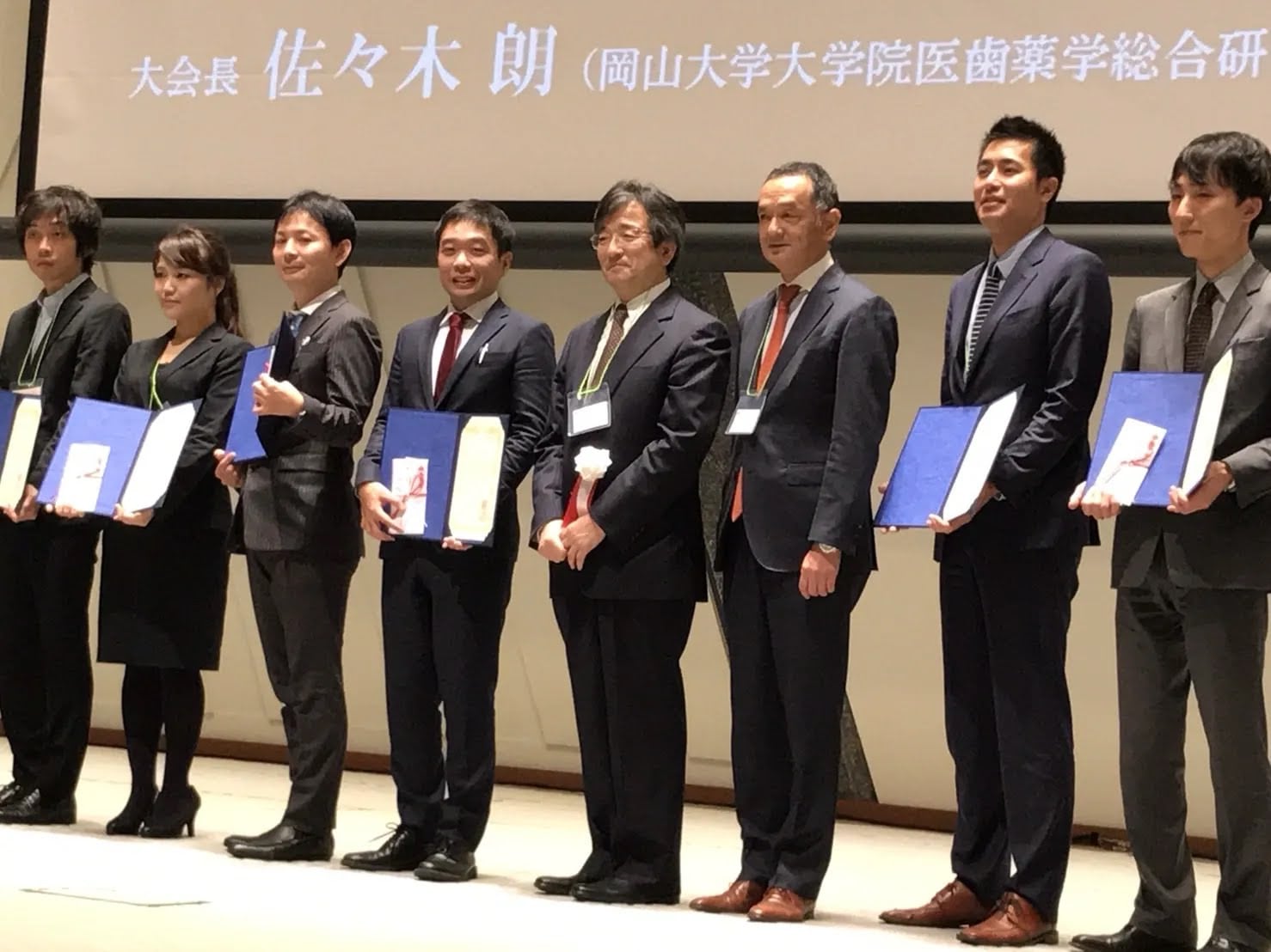 日本口腔外科学会の優秀発表賞表彰式